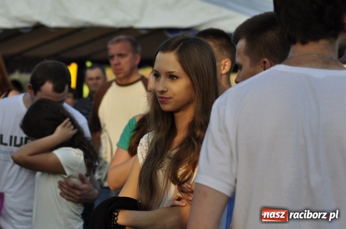 Zdjęcie w galerii na portalu naszraciborz.pl: Tabu, Bartnicky Band i Tomasz Niecik żegnali lato w Kuźni Raciborskiej wiadomości z regionu