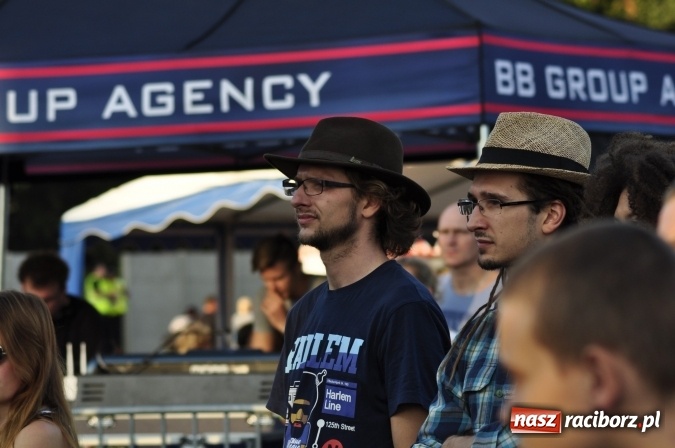 Zdjęcie w galerii na portalu naszraciborz.pl: Tabu, Bartnicky Band i Tomasz Niecik żegnali lato w Kuźni Raciborskiej wiadomości z regionu