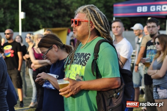 Zdjęcie w galerii na portalu naszraciborz.pl: Tabu, Bartnicky Band i Tomasz Niecik żegnali lato w Kuźni Raciborskiej wiadomości z regionu