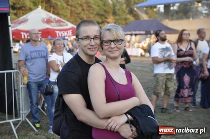 Zdjęcie w galerii na portalu naszraciborz.pl: Tabu, Bartnicky Band i Tomasz Niecik żegnali lato w Kuźni Raciborskiej wiadomości z regionu