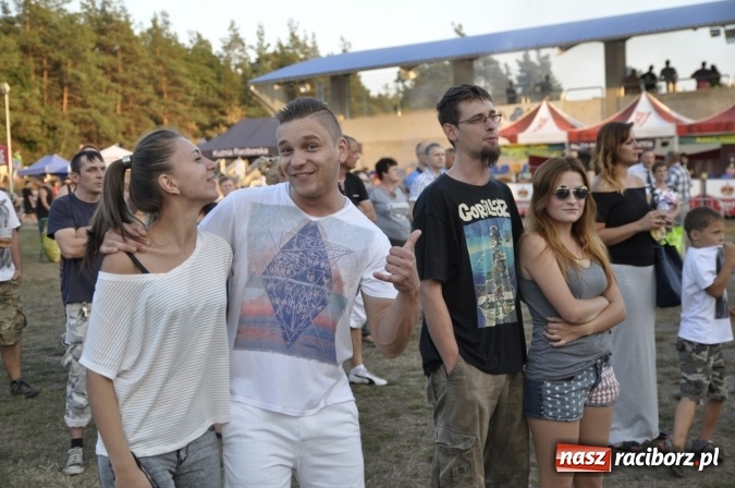 Zdjęcie w galerii na portalu naszraciborz.pl: Tabu, Bartnicky Band i Tomasz Niecik żegnali lato w Kuźni Raciborskiej wiadomości z regionu