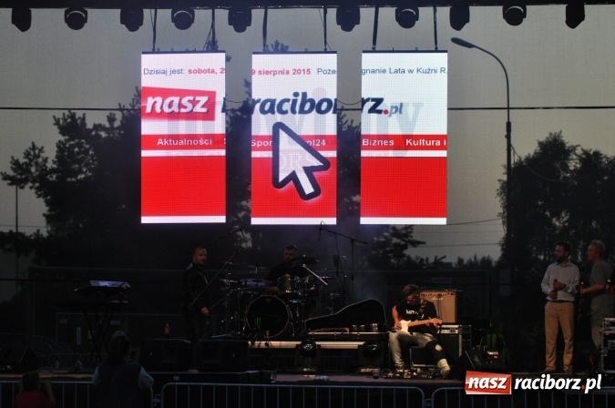 Zdjęcie w galerii na portalu naszraciborz.pl: Tabu, Bartnicky Band i Tomasz Niecik żegnali lato w Kuźni Raciborskiej wiadomości z regionu