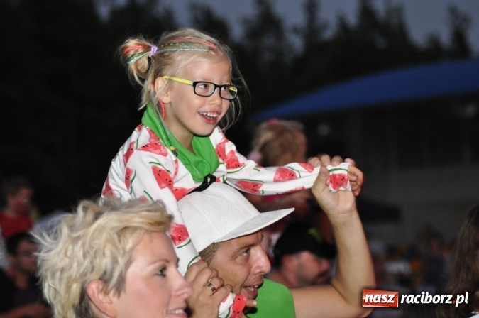 Zdjęcie w galerii na portalu naszraciborz.pl: Tabu, Bartnicky Band i Tomasz Niecik żegnali lato w Kuźni Raciborskiej wiadomości z regionu