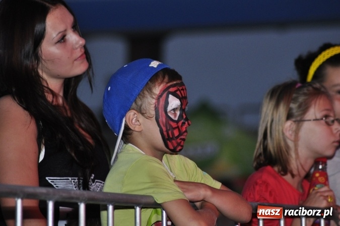 Zdjęcie w galerii na portalu naszraciborz.pl: Tabu, Bartnicky Band i Tomasz Niecik żegnali lato w Kuźni Raciborskiej wiadomości z regionu