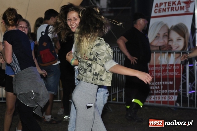 Zdjęcie w galerii na portalu naszraciborz.pl: Tabu, Bartnicky Band i Tomasz Niecik żegnali lato w Kuźni Raciborskiej wiadomości z regionu