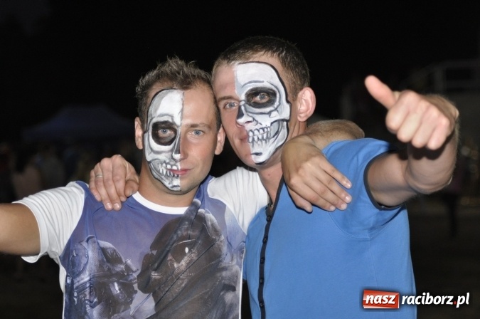 Zdjęcie w galerii na portalu naszraciborz.pl: Tabu, Bartnicky Band i Tomasz Niecik żegnali lato w Kuźni Raciborskiej wiadomości z regionu