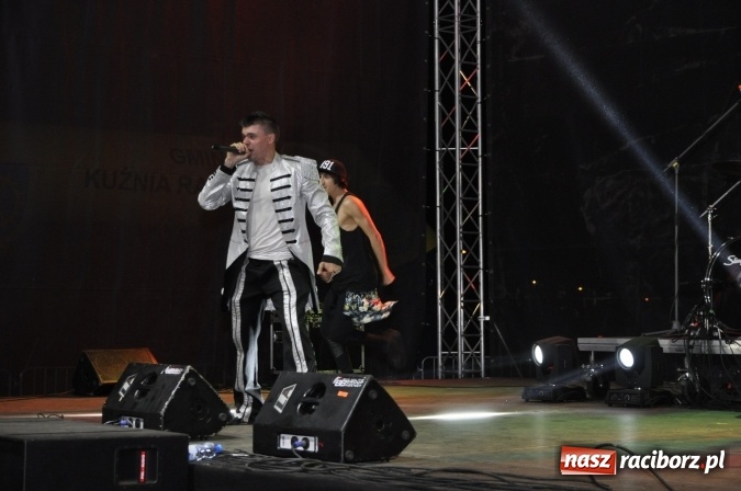 Zdjęcie w galerii na portalu naszraciborz.pl: Tabu, Bartnicky Band i Tomasz Niecik żegnali lato w Kuźni Raciborskiej wiadomości z regionu