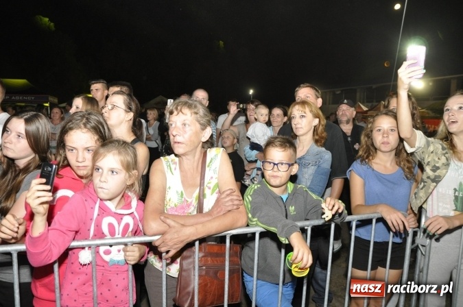 Zdjęcie w galerii na portalu naszraciborz.pl: Tabu, Bartnicky Band i Tomasz Niecik żegnali lato w Kuźni Raciborskiej wiadomości z regionu