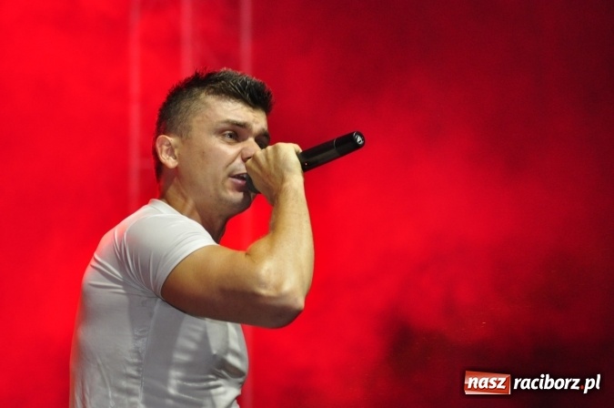 Zdjęcie w galerii na portalu naszraciborz.pl: Tabu, Bartnicky Band i Tomasz Niecik żegnali lato w Kuźni Raciborskiej wiadomości z regionu