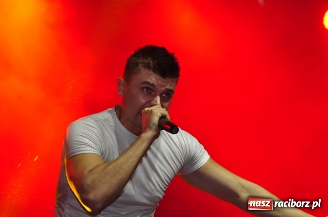 Zdjęcie w galerii na portalu naszraciborz.pl: Tabu, Bartnicky Band i Tomasz Niecik żegnali lato w Kuźni Raciborskiej wiadomości z regionu