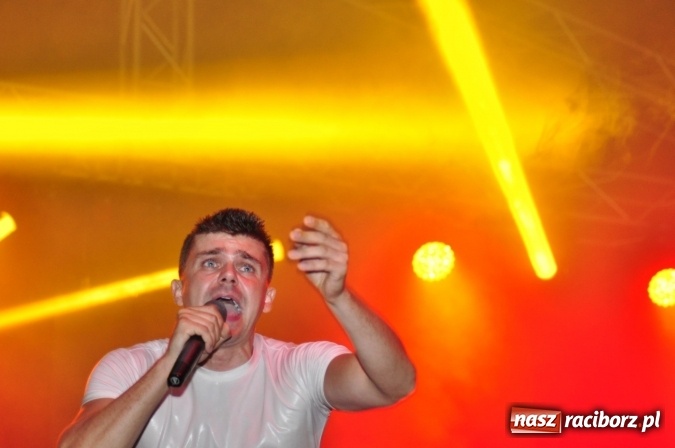 Zdjęcie w galerii na portalu naszraciborz.pl: Tabu, Bartnicky Band i Tomasz Niecik żegnali lato w Kuźni Raciborskiej wiadomości z regionu