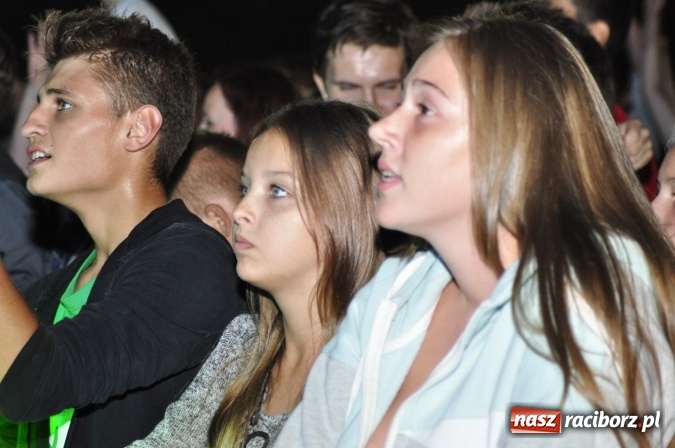 Zdjęcie w galerii na portalu naszraciborz.pl: Tabu, Bartnicky Band i Tomasz Niecik żegnali lato w Kuźni Raciborskiej wiadomości z regionu