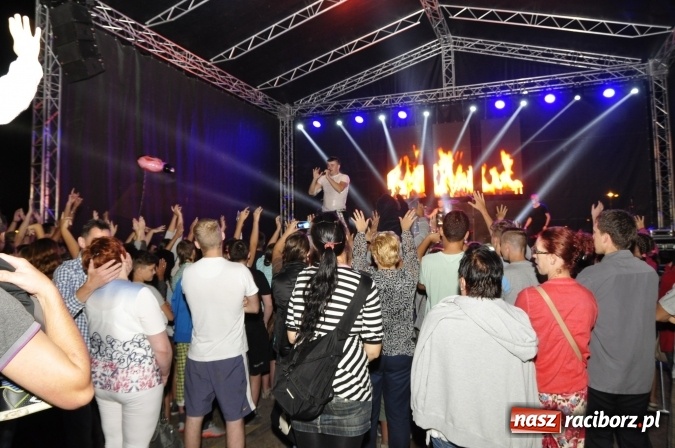 Zdjęcie w galerii na portalu naszraciborz.pl: Tabu, Bartnicky Band i Tomasz Niecik żegnali lato w Kuźni Raciborskiej wiadomości z regionu