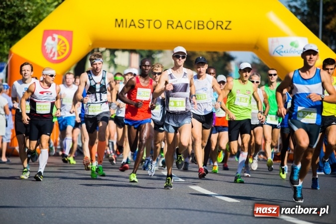 Zdjęcie w galerii na portalu naszraciborz.pl: Do biegu, gotowi, start! I RAFAKO Półmaraton Racibórz już za nami wiadomości z regionu