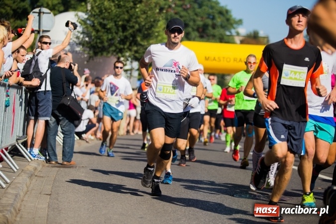 Zdjęcie w galerii na portalu naszraciborz.pl: Do biegu, gotowi, start! I RAFAKO Półmaraton Racibórz już za nami wiadomości z regionu