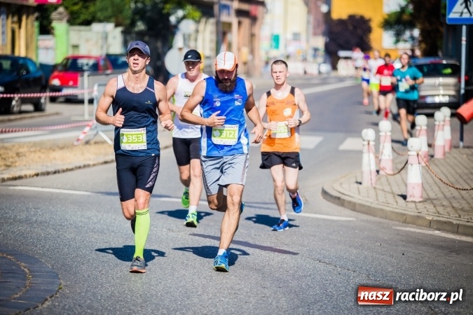 Zdjęcie w galerii na portalu naszraciborz.pl: Do biegu, gotowi, start! I RAFAKO Półmaraton Racibórz już za nami wiadomości z regionu