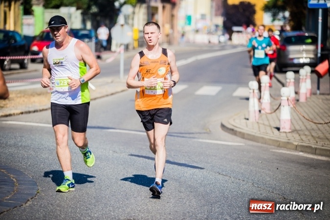 Zdjęcie w galerii na portalu naszraciborz.pl: Do biegu, gotowi, start! I RAFAKO Półmaraton Racibórz już za nami wiadomości z regionu