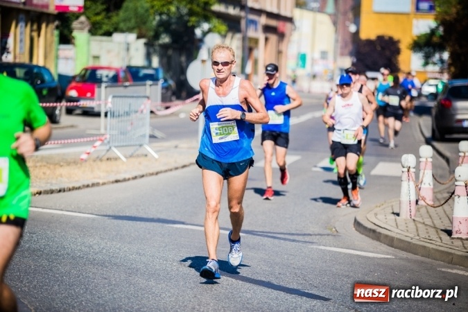 Zdjęcie w galerii na portalu naszraciborz.pl: Do biegu, gotowi, start! I RAFAKO Półmaraton Racibórz już za nami wiadomości z regionu