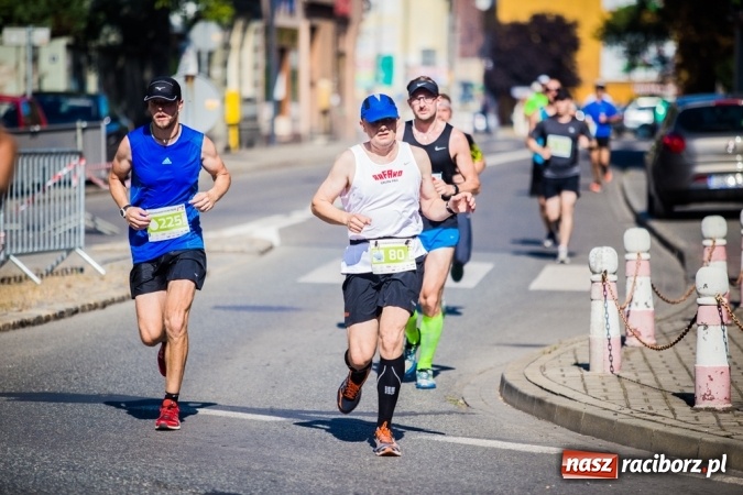 Zdjęcie w galerii na portalu naszraciborz.pl: Do biegu, gotowi, start! I RAFAKO Półmaraton Racibórz już za nami wiadomości z regionu