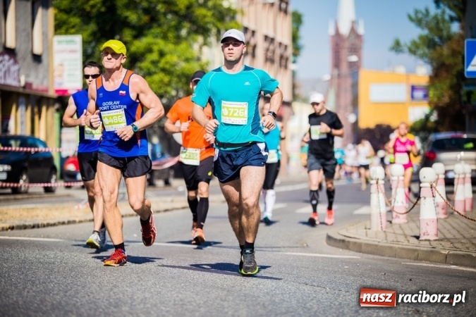 Zdjęcie w galerii na portalu naszraciborz.pl: Do biegu, gotowi, start! I RAFAKO Półmaraton Racibórz już za nami wiadomości z regionu