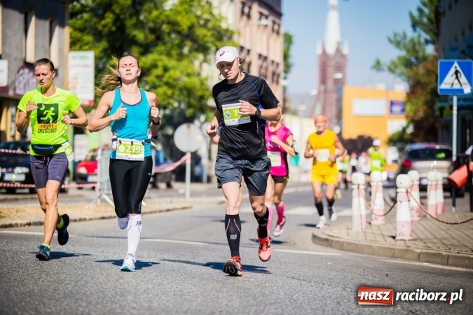 Zdjęcie w galerii na portalu naszraciborz.pl: Do biegu, gotowi, start! I RAFAKO Półmaraton Racibórz już za nami wiadomości z regionu