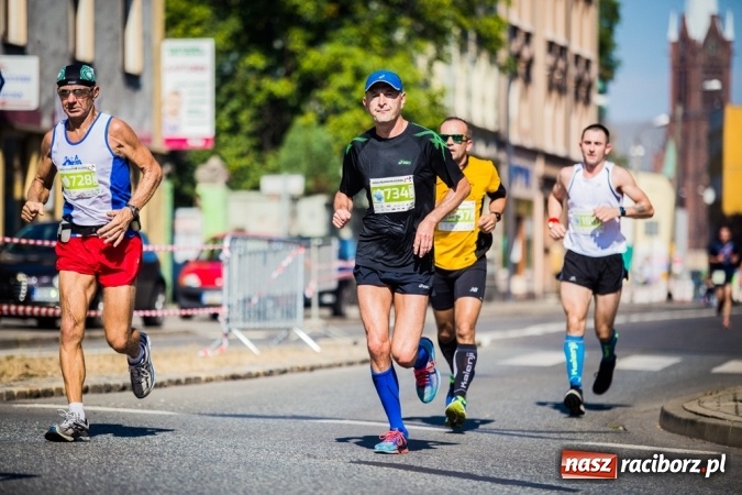 Zdjęcie w galerii na portalu naszraciborz.pl: Do biegu, gotowi, start! I RAFAKO Półmaraton Racibórz już za nami wiadomości z regionu
