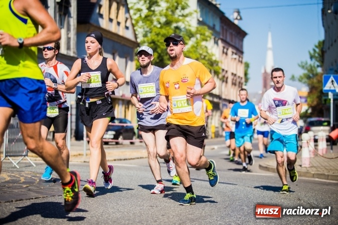Zdjęcie w galerii na portalu naszraciborz.pl: Do biegu, gotowi, start! I RAFAKO Półmaraton Racibórz już za nami wiadomości z regionu