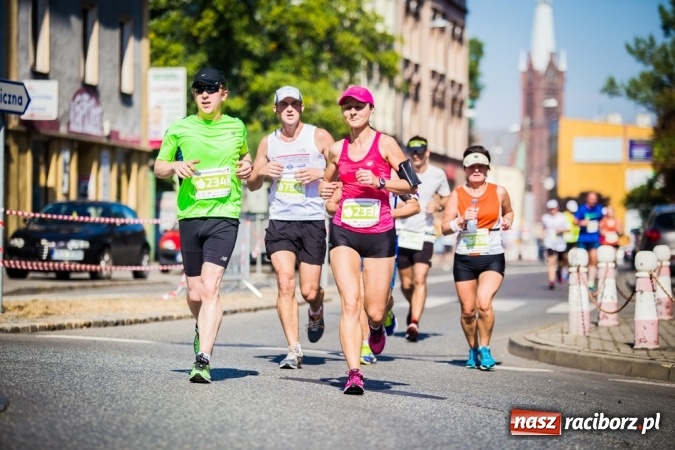 Zdjęcie w galerii na portalu naszraciborz.pl: Do biegu, gotowi, start! I RAFAKO Półmaraton Racibórz już za nami wiadomości z regionu