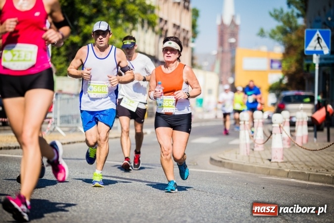 Zdjęcie w galerii na portalu naszraciborz.pl: Do biegu, gotowi, start! I RAFAKO Półmaraton Racibórz już za nami wiadomości z regionu