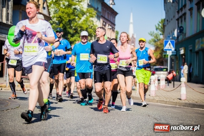 Zdjęcie w galerii na portalu naszraciborz.pl: Do biegu, gotowi, start! I RAFAKO Półmaraton Racibórz już za nami wiadomości z regionu