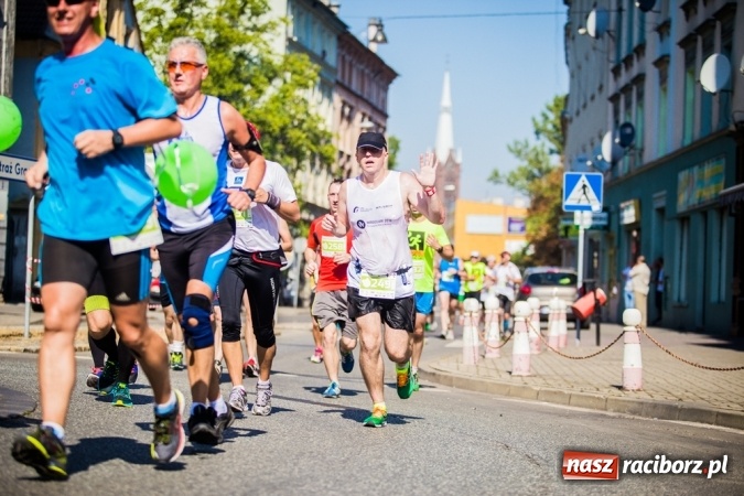 Zdjęcie w galerii na portalu naszraciborz.pl: Do biegu, gotowi, start! I RAFAKO Półmaraton Racibórz już za nami wiadomości z regionu