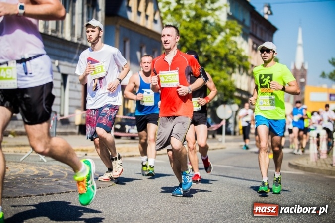 Zdjęcie w galerii na portalu naszraciborz.pl: Do biegu, gotowi, start! I RAFAKO Półmaraton Racibórz już za nami wiadomości z regionu