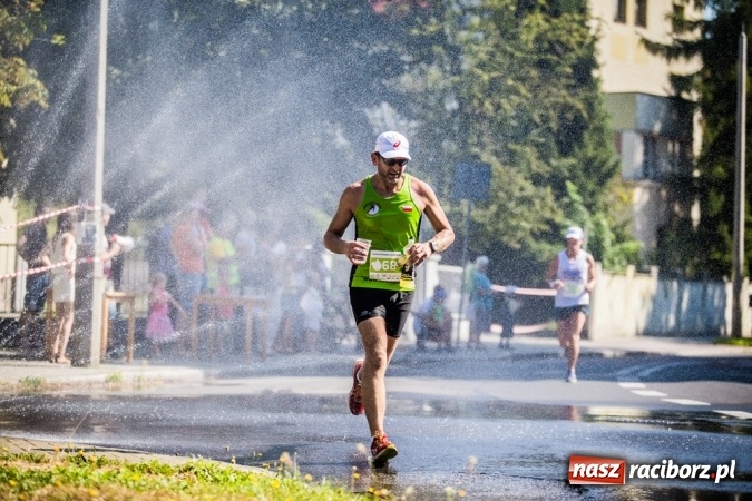 Zdjęcie w galerii na portalu naszraciborz.pl: Do biegu, gotowi, start! I RAFAKO Półmaraton Racibórz już za nami wiadomości z regionu