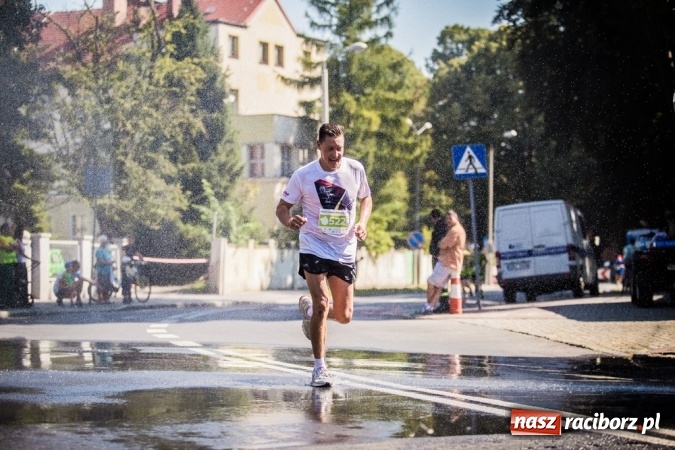 Zdjęcie w galerii na portalu naszraciborz.pl: Do biegu, gotowi, start! I RAFAKO Półmaraton Racibórz już za nami wiadomości z regionu