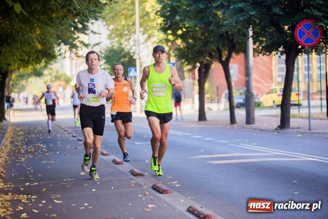 Zdjęcie w galerii na portalu naszraciborz.pl: Do biegu, gotowi, start! I RAFAKO Półmaraton Racibórz już za nami wiadomości z regionu