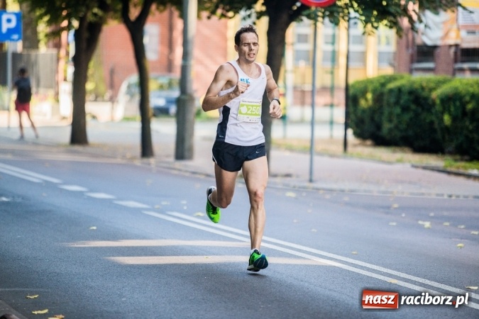 Zdjęcie w galerii na portalu naszraciborz.pl: Do biegu, gotowi, start! I RAFAKO Półmaraton Racibórz już za nami wiadomości z regionu