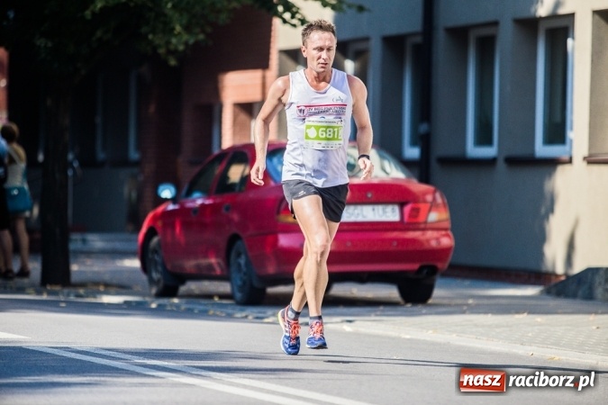 Zdjęcie w galerii na portalu naszraciborz.pl: Do biegu, gotowi, start! I RAFAKO Półmaraton Racibórz już za nami wiadomości z regionu
