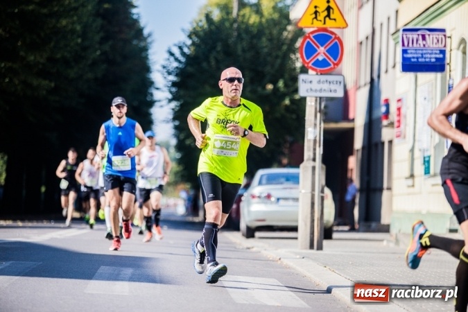Zdjęcie w galerii na portalu naszraciborz.pl: Do biegu, gotowi, start! I RAFAKO Półmaraton Racibórz już za nami wiadomości z regionu
