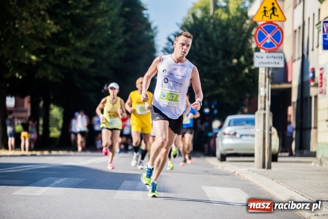 Zdjęcie w galerii na portalu naszraciborz.pl: Do biegu, gotowi, start! I RAFAKO Półmaraton Racibórz już za nami wiadomości z regionu