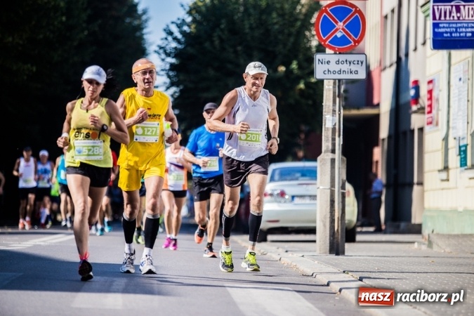 Zdjęcie w galerii na portalu naszraciborz.pl: Do biegu, gotowi, start! I RAFAKO Półmaraton Racibórz już za nami wiadomości z regionu