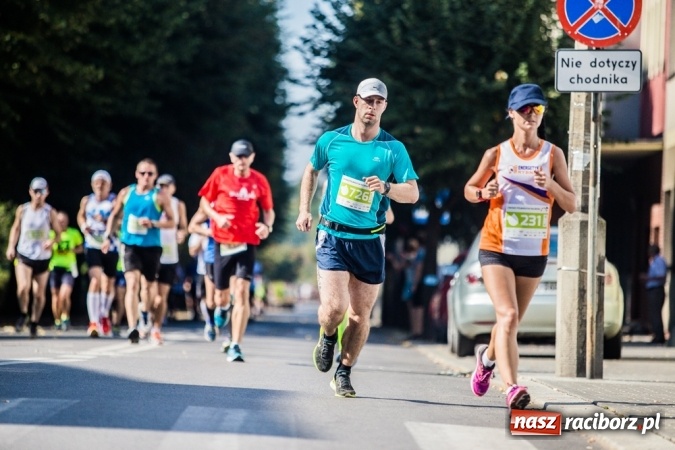 Zdjęcie w galerii na portalu naszraciborz.pl: Do biegu, gotowi, start! I RAFAKO Półmaraton Racibórz już za nami wiadomości z regionu