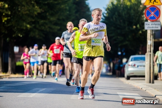 Zdjęcie w galerii na portalu naszraciborz.pl: Do biegu, gotowi, start! I RAFAKO Półmaraton Racibórz już za nami wiadomości z regionu