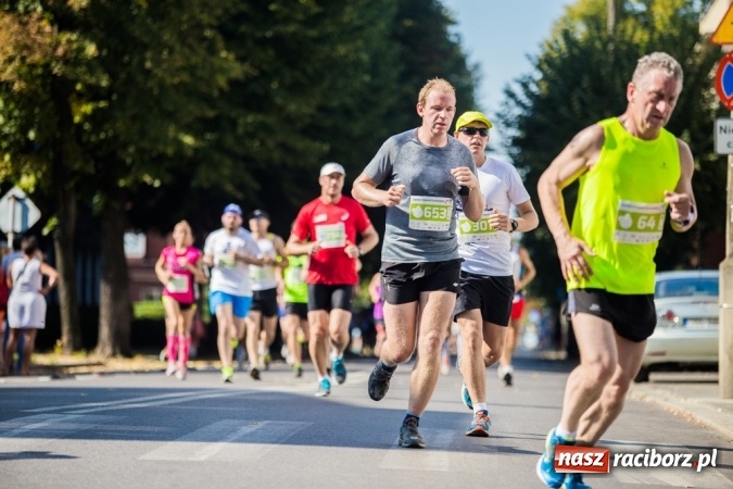 Zdjęcie w galerii na portalu naszraciborz.pl: Do biegu, gotowi, start! I RAFAKO Półmaraton Racibórz już za nami wiadomości z regionu