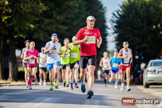 Zdjęcie w galerii na portalu naszraciborz.pl: Do biegu, gotowi, start! I RAFAKO Półmaraton Racibórz już za nami wiadomości z regionu