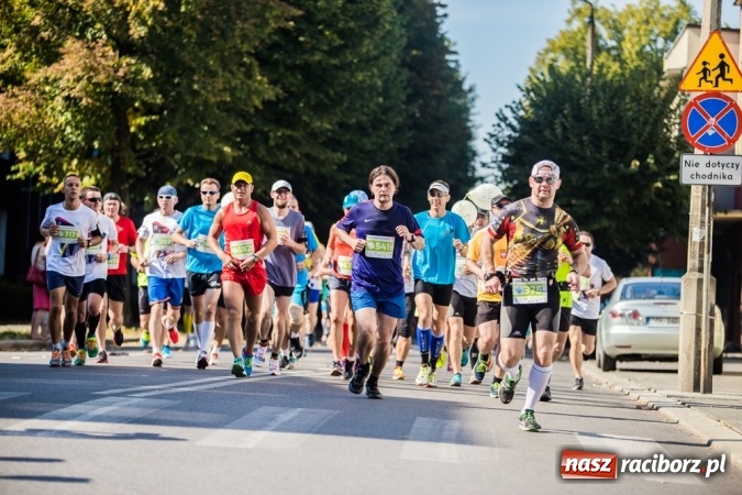Zdjęcie w galerii na portalu naszraciborz.pl: Do biegu, gotowi, start! I RAFAKO Półmaraton Racibórz już za nami wiadomości z regionu