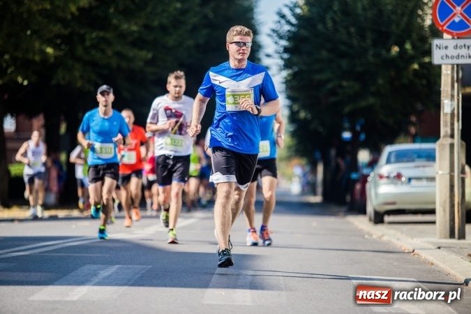 Zdjęcie w galerii na portalu naszraciborz.pl: Do biegu, gotowi, start! I RAFAKO Półmaraton Racibórz już za nami wiadomości z regionu