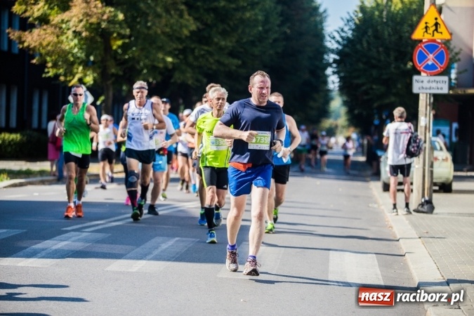 Zdjęcie w galerii na portalu naszraciborz.pl: Do biegu, gotowi, start! I RAFAKO Półmaraton Racibórz już za nami wiadomości z regionu
