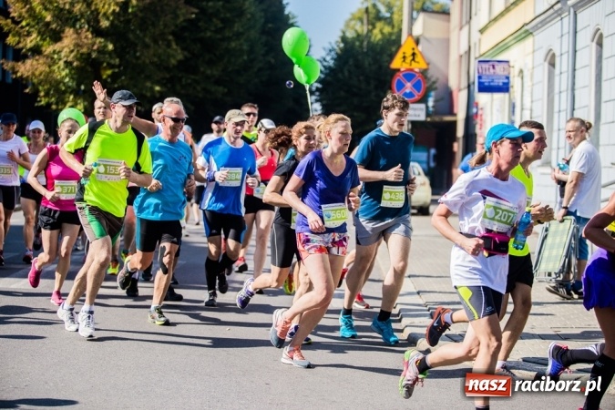 Zdjęcie w galerii na portalu naszraciborz.pl: Do biegu, gotowi, start! I RAFAKO Półmaraton Racibórz już za nami wiadomości z regionu