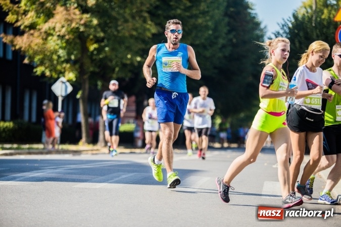 Zdjęcie w galerii na portalu naszraciborz.pl: Do biegu, gotowi, start! I RAFAKO Półmaraton Racibórz już za nami wiadomości z regionu