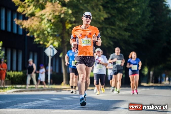 Zdjęcie w galerii na portalu naszraciborz.pl: Do biegu, gotowi, start! I RAFAKO Półmaraton Racibórz już za nami wiadomości z regionu